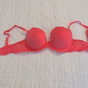 34 D VS bra ; great condition smoke free home - fits like 34 C